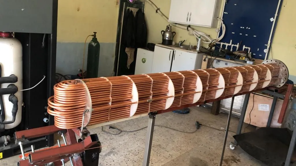 Gövde-borulu ısı değiştiricinin bakır boru demeti ve şaşırtma levhaları